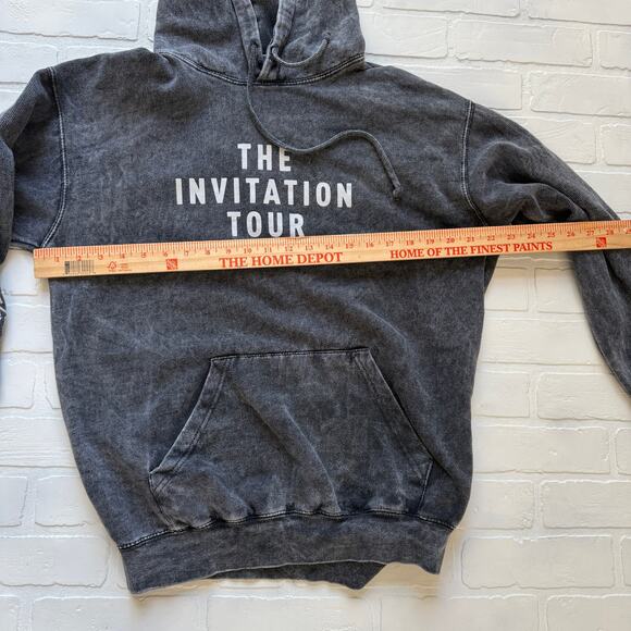 WHY DON'T WE The Invitation Tour Grey Wash Hoodie Front Pocket sz M - Picture 5 of 6